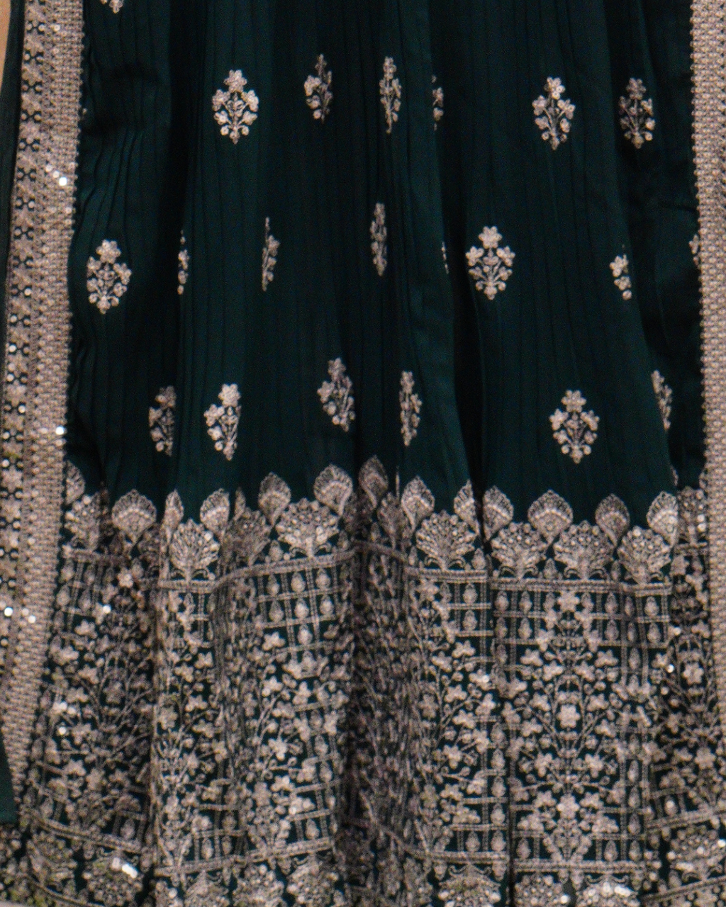 Noor-e-Zari Naira Suit